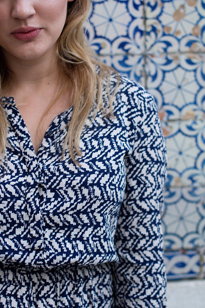 blue-white-pattern-dress_8